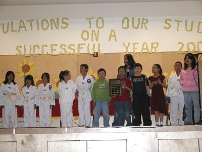 Grades 1-4 Class receive the Leadership Award
