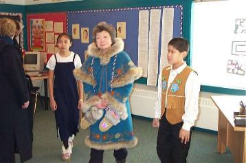 Mme Clarkson with Malinda Bruce and Dale Kakfwi 