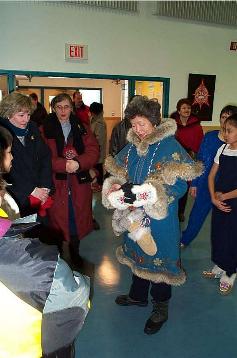 Mme Clarkson receives beaded gloves