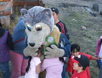 The mascot Yuka hugging two girls